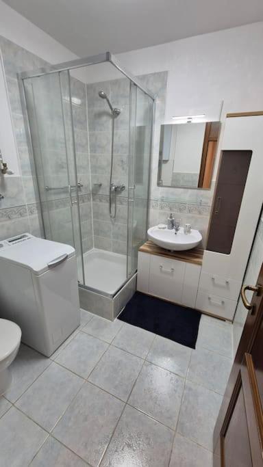 Lovely Old Town Apartment Братислава Екстериор снимка